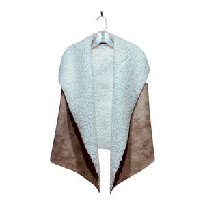 Women’s Coco+Jameson Buttonless Fleece Vest